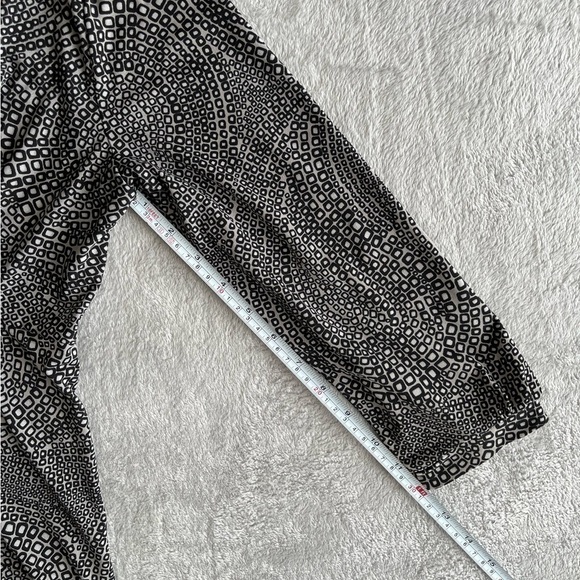 APT.9 black white stretch v-neck shirt blouse size SP - Picture 7 of 9